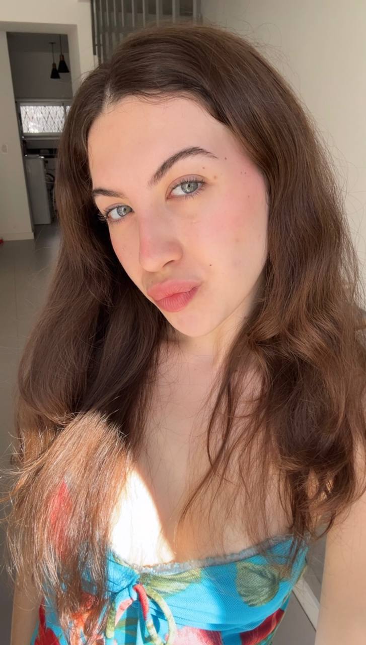 Nude girl Amber in Belford Roche