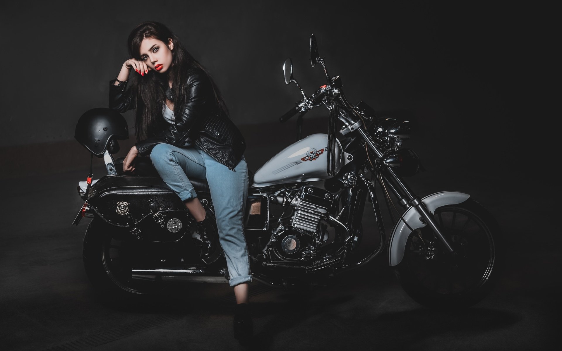 Biker girls: style and drive in Belford Roche