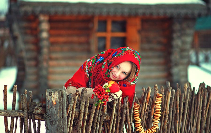 Sexy girl Women in Slavic costumes in Belford Roche
