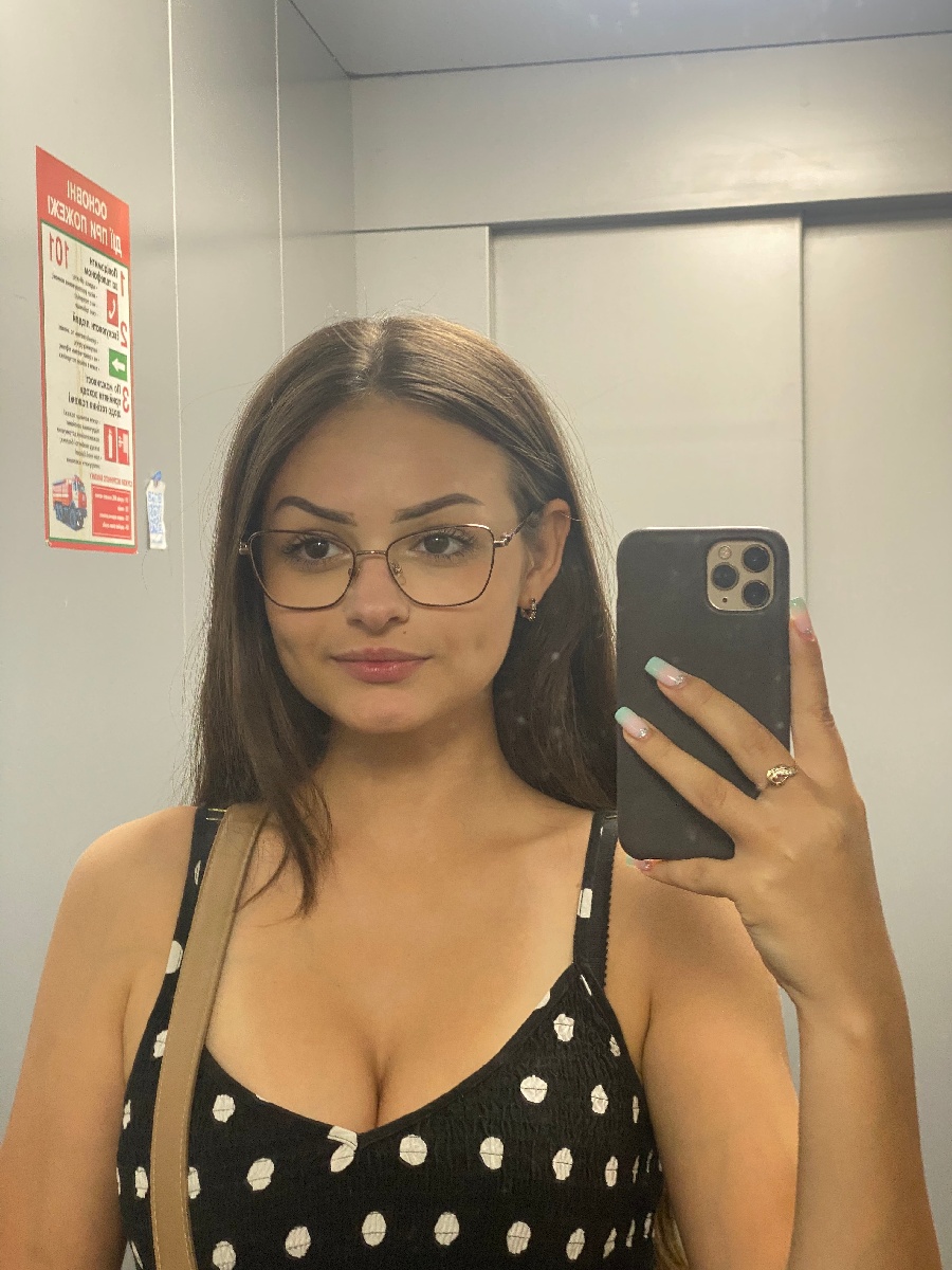 Sexy model Stacy in Belford Roche